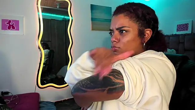 ladyrd1 online show from January 24, 2025, 7:41 am