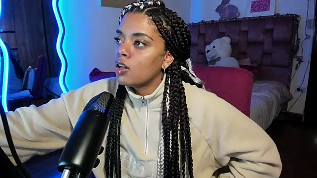 ladyrd1 online show from March 6, 2025, 4:41 am