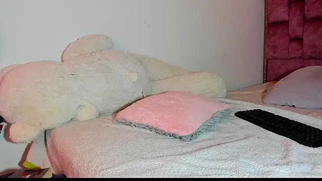 ladyrd1 online show from September 9, 2025, 2:05 pm