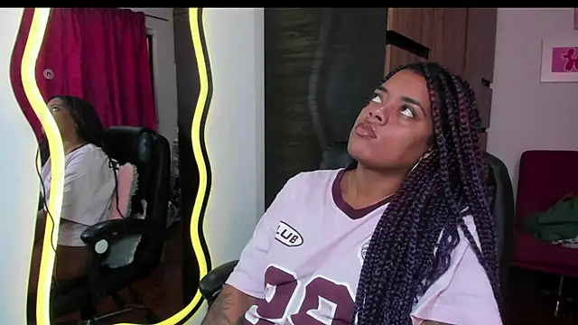 ladyrd1 online show from November 5, 2025, 6:19 pm