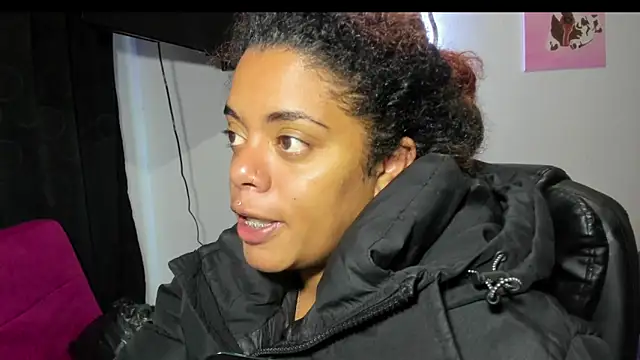 Snapshot of ladyrd1 chatting on January 8, 2026, 12:02 am ladyrd1 online show from January 8, 2026, 12:02 am