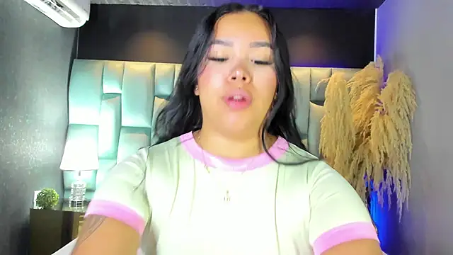 MarianaGarciaa   online show from April 18, 2026, 7:29 pm