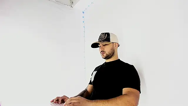 Sebas-hott online show from September 13, 2025, 9:47 pm