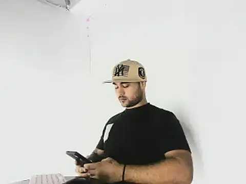 Sebas-hott online show from October 3, 2025, 10:29 pm