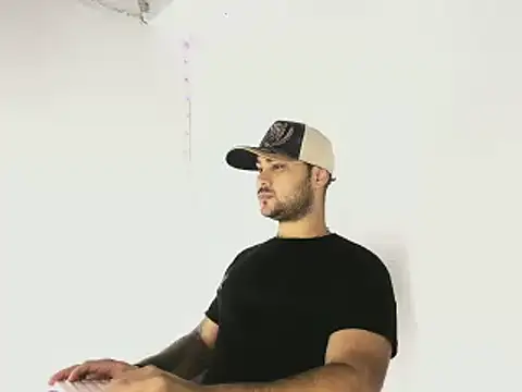 Sebas-hott online show from October 5, 2025, 10:07 pm