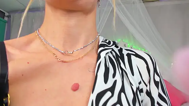 AlinaLovelyX online show from February 3, 2025, 4:35 am