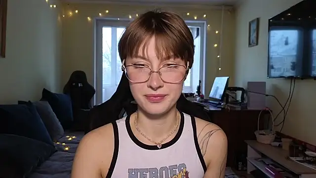 MalvinaBlum online show from December 18, 2025, 3:23 am