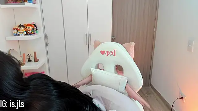 isa bellaa0 online show from October 2, 2025, 4:30 am