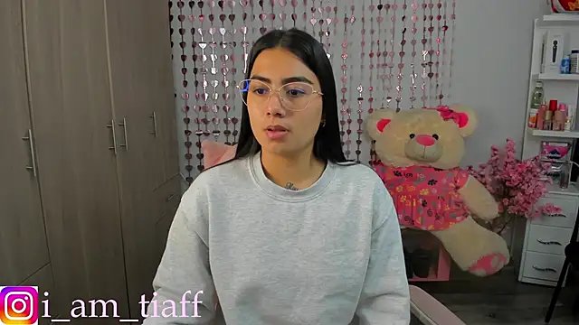 tifany tay2 online show from April 21, 2026, 12:11 pm