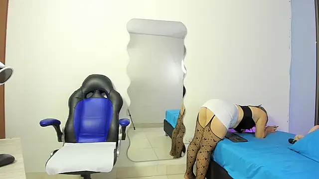 Yelena03 online show from December 17, 2025, 10:27 pm