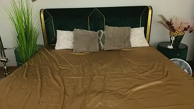 IceDanielles online show from March 27, 2026, 1:44 pm