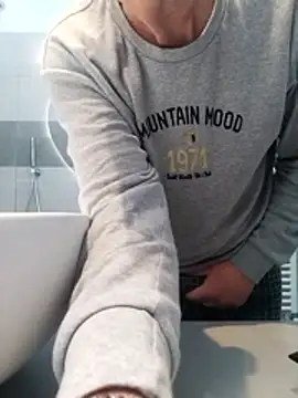 Snapshot of MATTIS11 chatting on February 1, 2026, 9:08 am MATTIS11 online show from February 1, 2026, 9:08 am