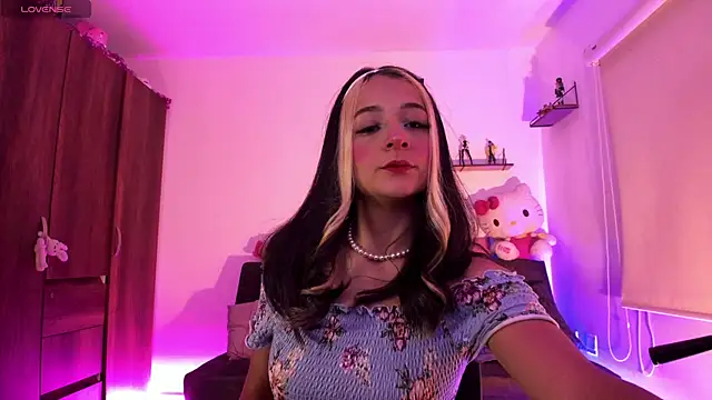 penny sweett  online show from September 9, 2025, 11:48 pm