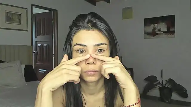 AnaHenao online show from February 2, 2026, 12:37 pm