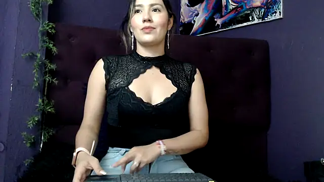 Snapshot of merlinaadams_ chatting on February 22, 2025, 7:36 pm merlinaadams online show from February 22, 2025, 7:36 pm