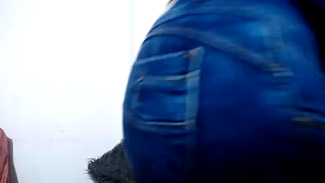 Snapshot of merlinaadams_ chatting on March 5, 2025, 1:21 am merlinaadams online show from March 5, 2025, 1:21 am