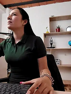 Snapshot of merlinaadams_ chatting on September 24, 2025, 8:01 pm merlinaadams online show from September 24, 2025, 8:01 pm