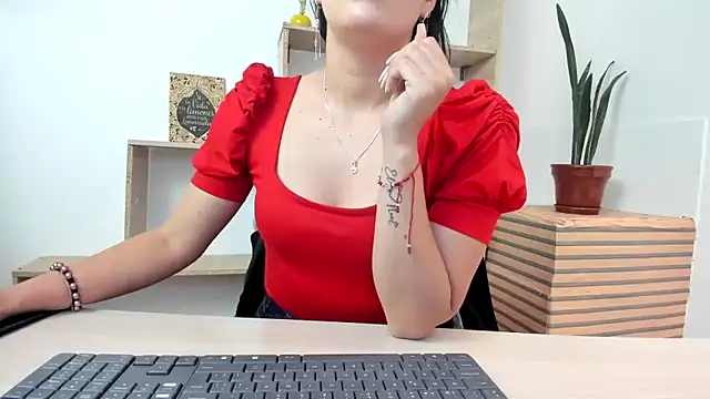 Snapshot of merlinaadams_ chatting on October 3, 2025, 4:37 pm merlinaadams online show from October 3, 2025, 4:37 pm