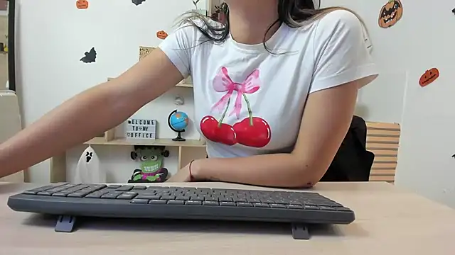 Snapshot of merlinaadams_ chatting on October 20, 2025, 8:31 pm merlinaadams online show from October 20, 2025, 8:31 pm