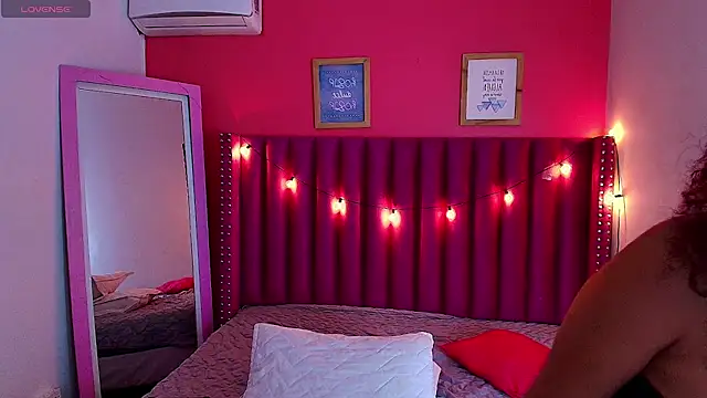 littleebonny online show from December 25, 2024, 12:58 pm