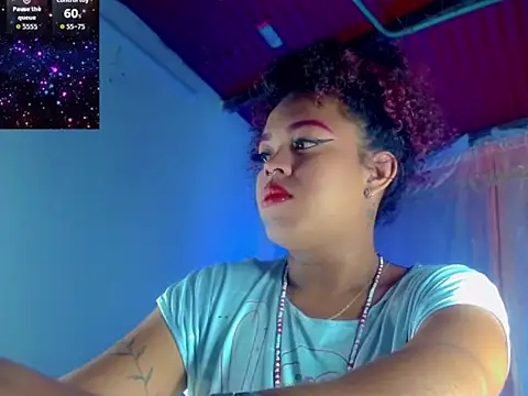 Snapshot of KayleighDreams_ chatting on October 1, 2025, 11:44 pm KayleighDreams online show from October 1, 2025, 11:44 pm