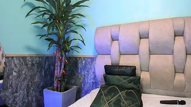 emily jones 1 online show from February 19, 2025, 3:27 pm