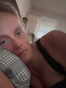 vixendoll87 online show from February 17, 2025, 2:37 pm