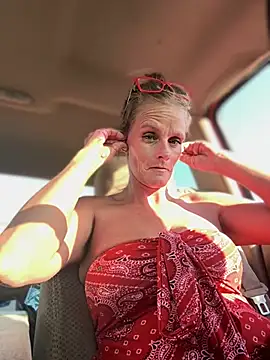 vixendoll87 online show from March 12, 2025, 9:56 pm