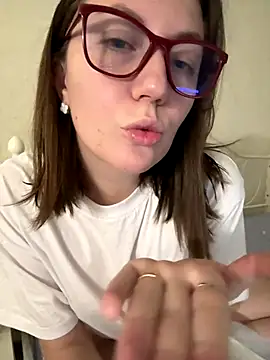 BeatriceTender online show from December 19, 2025, 6:04 pm