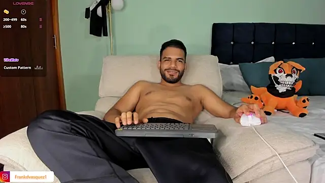 Snapshot of Neganhot_ chatting on October 29, 2025, 1:30 am Neganhot online show from October 29, 2025, 1:30 am