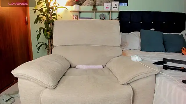 Snapshot of Neganhot_ chatting on February 19, 2026, 11:12 pm Neganhot online show from February 19, 2026, 11:12 pm