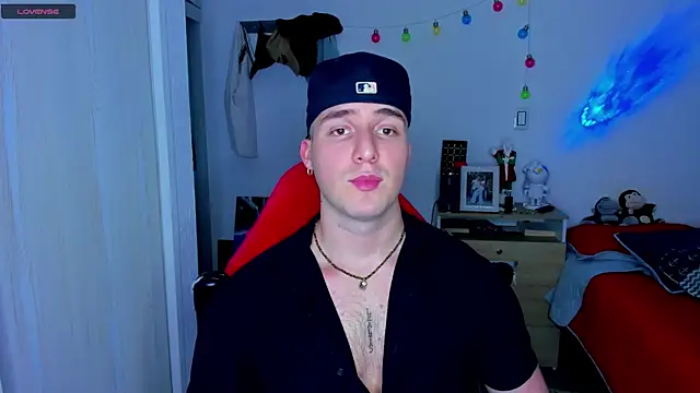 Snapshot of liam_oficial02 chatting on December 13, 2024, 4:11 am liam oficial02 online show from December 13, 2024, 4:11 am