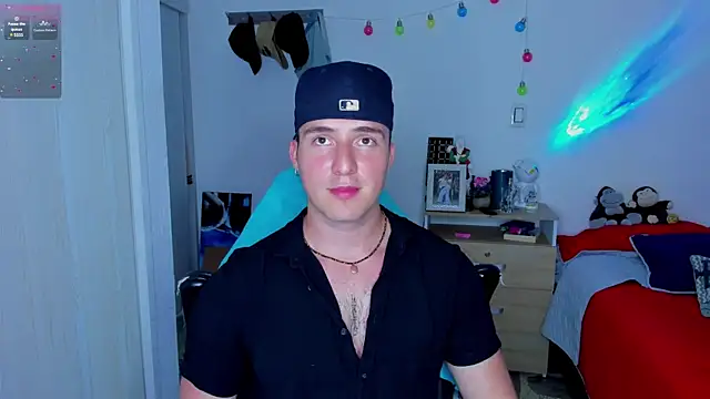 Snapshot of liam_oficial02 chatting on January 10, 2025, 4:33 am liam oficial02 online show from January 10, 2025, 4:33 am