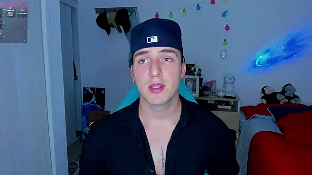 Snapshot of liam_oficial02 chatting on January 21, 2025, 4:10 am liam oficial02 online show from January 21, 2025, 4:10 am