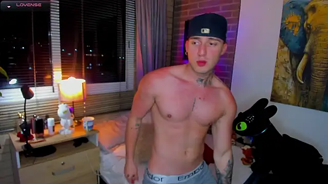 liam oficial02 online show from March 4, 2026, 3:01 am