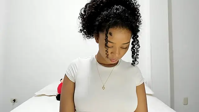 avellanatammy online show from December 11, 2024, 3:24 am