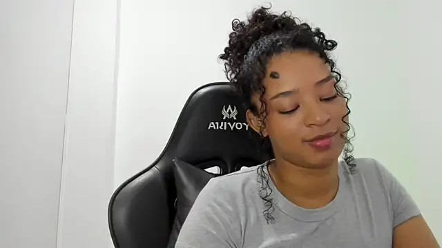 avellanatammy online show from October 4, 2025, 2:09 am