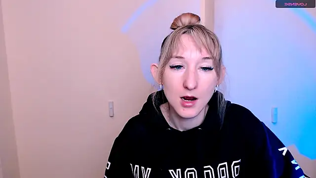 AmandaSell online show from April 21, 2026, 6:20 am