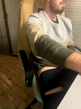 giorgakaci69 online show from December 17, 2025, 4:57 pm