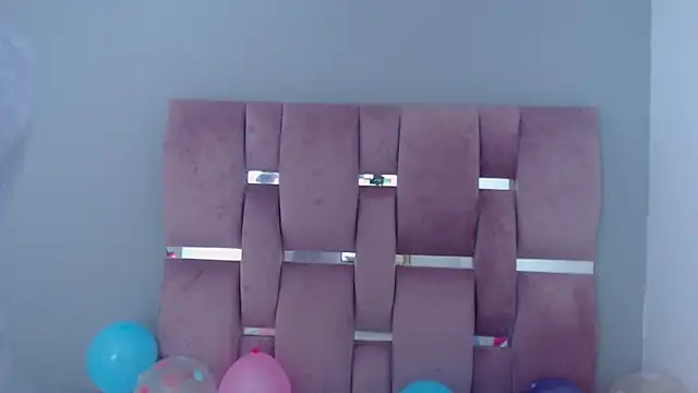 EmiliaKurt online show from February 4, 2025, 5:45 pm