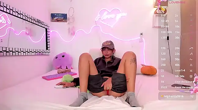 lilith horny online show from February 12, 2025, 2:21 pm