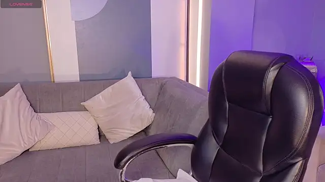 Snapshot of ViolettCastel chatting on February 22, 2026, 4:38 pm ViolettCastel online show from February 22, 2026, 4:38 pm