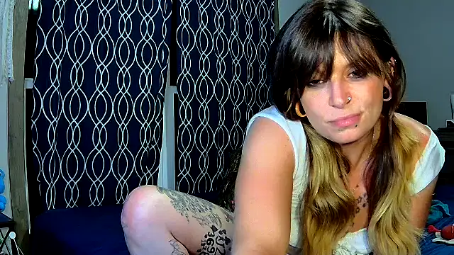 Snapshot of ZeelaXoXo chatting on September 20, 2025, 4:13 am ZeelaXoXo online show from September 20, 2025, 4:13 am