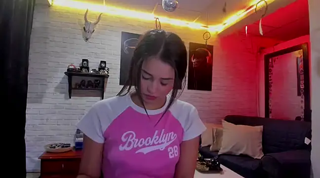 Snapshot of Kimmymadison- chatting on December 11, 2024, 1:37 am Kimmymadison- online show from December 11, 2024, 1:37 am
