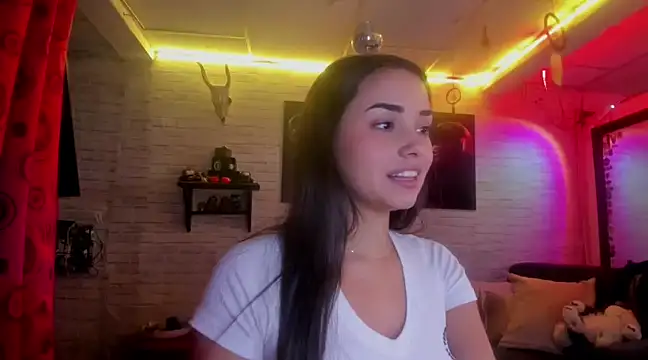 Snapshot of Kimmymadison- chatting on December 16, 2024, 8:05 pm Kimmymadison- online show from December 16, 2024, 8:05 pm