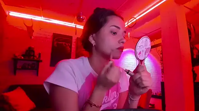 Snapshot of Kimmymadison- chatting on January 4, 2025, 12:16 am Kimmymadison- online show from January 4, 2025, 12:16 am