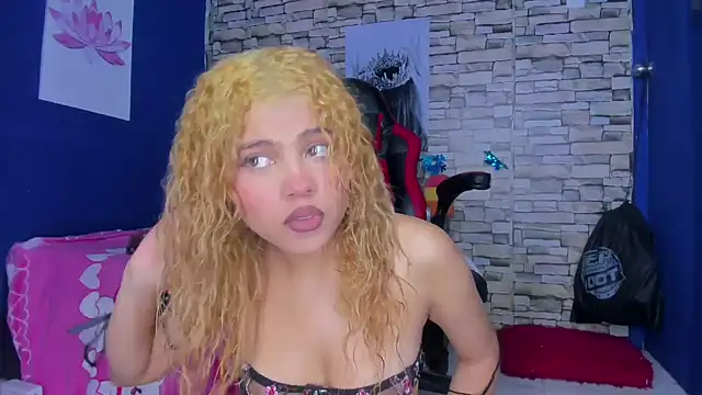 sofiacastillo01 online show from February 13, 2025, 5:22 pm