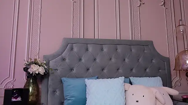 LucyAddison online show from April 4, 2026, 4:11 am