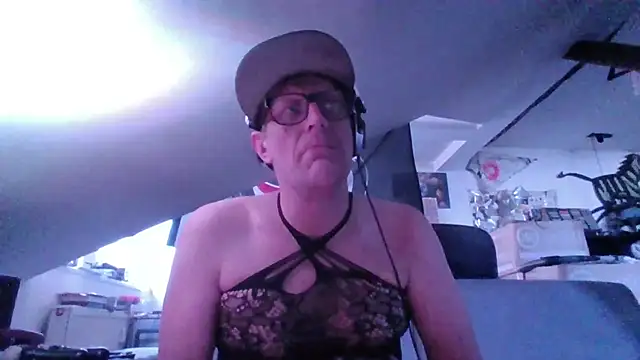 Bigthroaterboy online show from October 29, 2025, 9:22 am