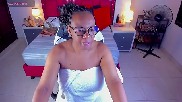 ShantalDior online show from September 11, 2025, 5:40 am